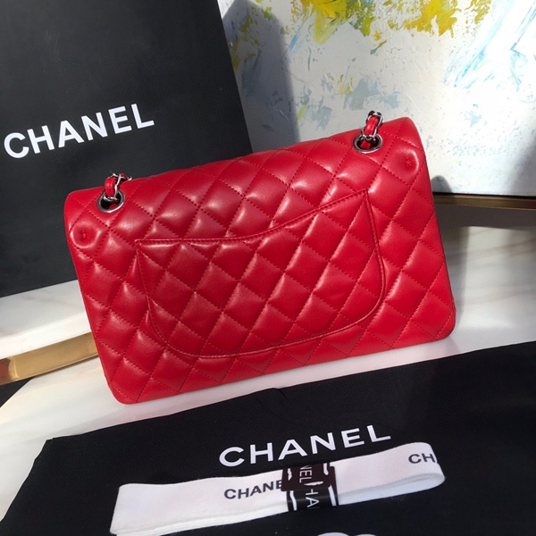 シャネルバッグレプリカ背面デザイン